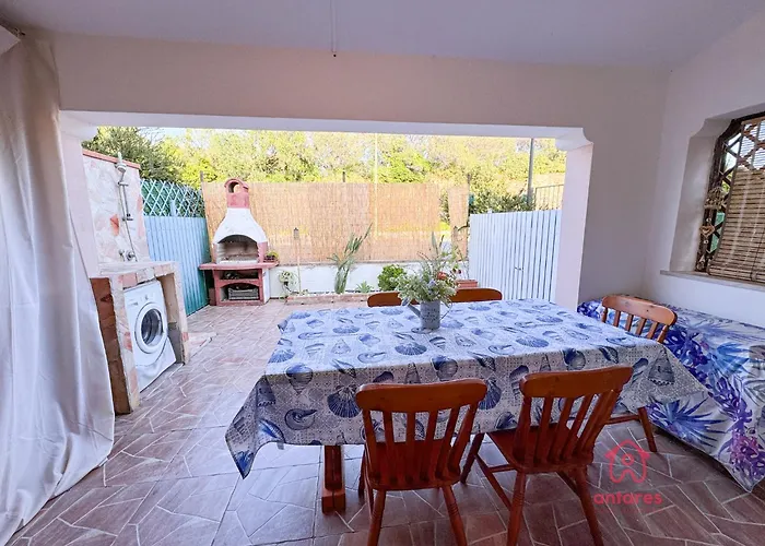 Maison Giselle, Piscina E Mare Будинок відпочинку Віллазімьюс